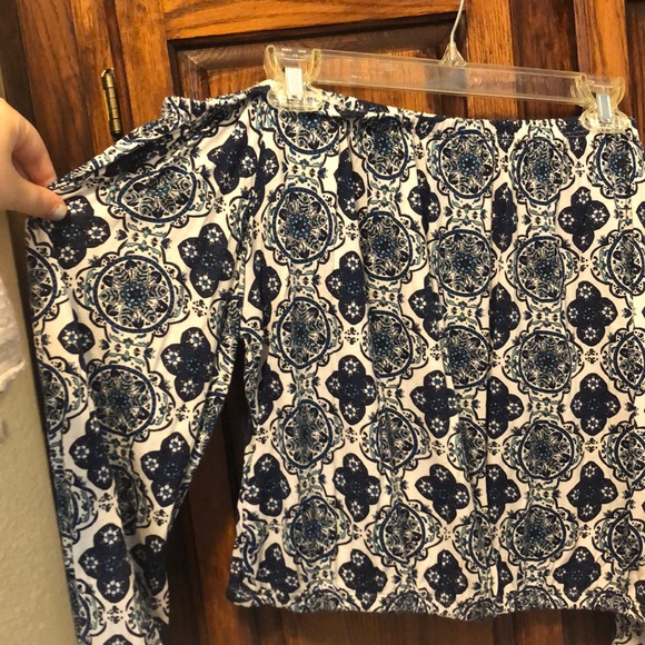 Off the shoulder semi-cropped top! - Picture 2 of 4